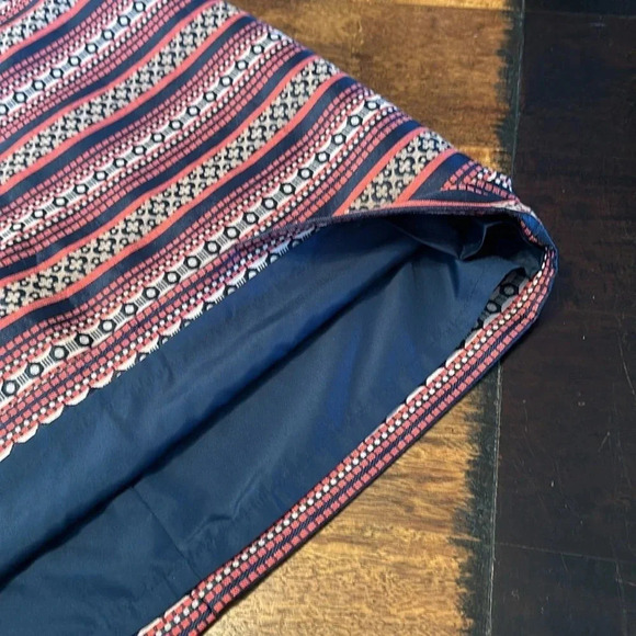 Gorgeous Loft patterned skirt Size 10 EUC - Picture 2 of 6